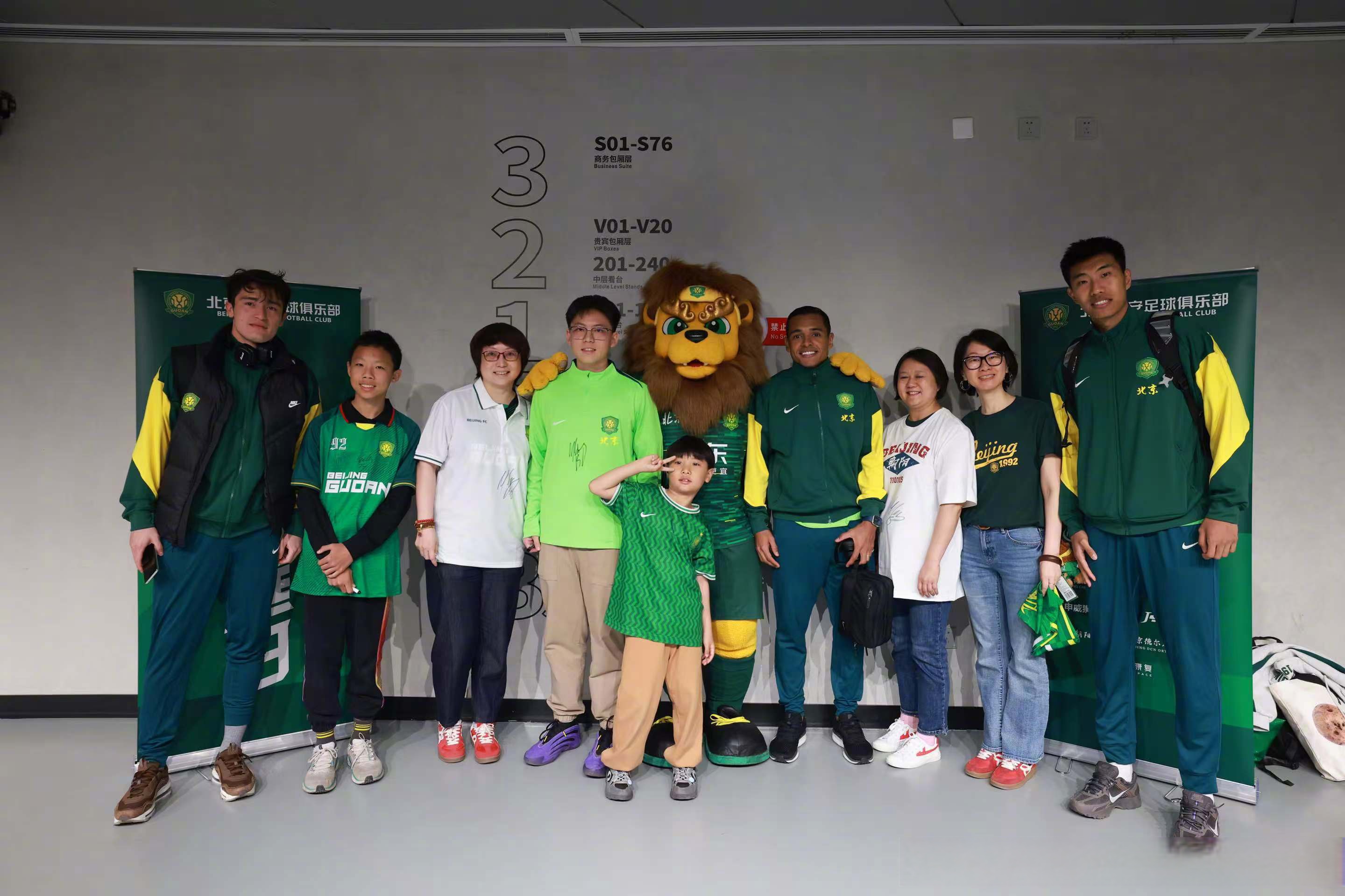 北京国安训练开放日，赛后门线救险引欢呼，社区盾在即，年轻球员得到机会 -亚博在线入口