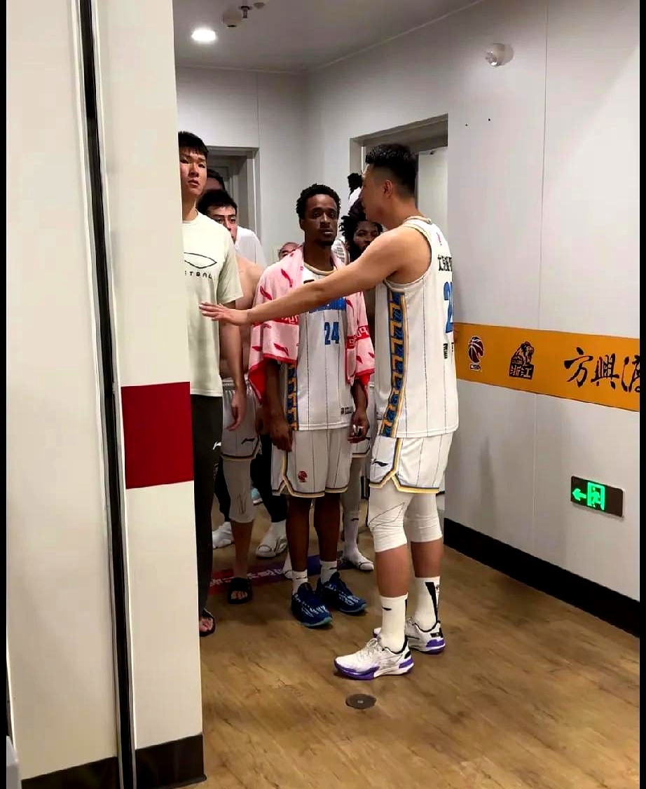 关于赛地聚焦——CBA常规赛赛前热度飙升;尼斯复出首秀;气氛紧张;更衣室氛围转暖的信息 关于赛地聚焦——CBA常规赛赛前热度飙升;尼斯复出首秀;气氛紧张;更衣室氛围转暖的信息