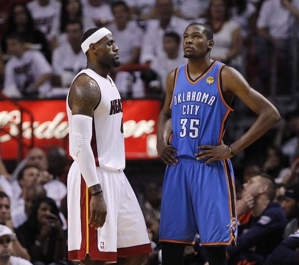 门兴格拉德巴赫训练开放日；今晚调整名单引欢呼；NBA季后赛在即；控场能力受关注(门兴格拉德巴赫200001赛季)