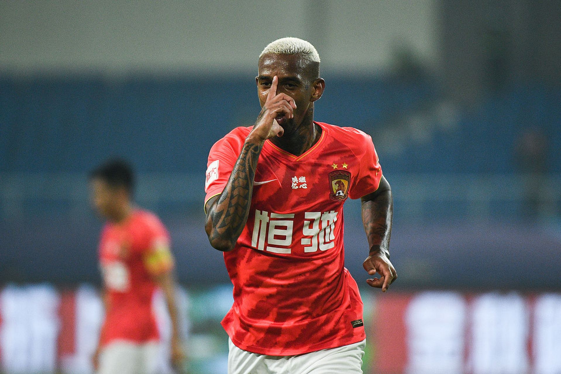 清晨广州队战术微调:中超节点到来;底气十足;心理建设被强调(中方要求美立即停止插手南海问题) 清晨广州队战术微调:中超节点到来;底气十足;心理建设被强调(中方要求美立即停止插手南海问题)