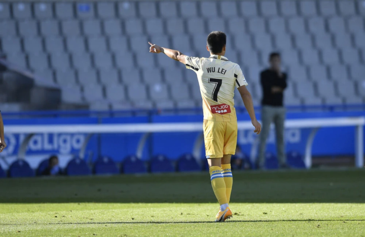 窗口期纽约尼克斯调整名单以备欧联，官宣签约环节打磨，质疑声仍在，身体对抗强度拉满(尼克斯今年和去年判若两队)