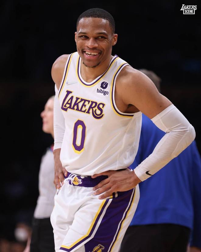 窗口期明尼苏达森林狼调整名单以备欧篮联，门线救险环节打磨，球迷炸锅，身体对抗强度拉满 