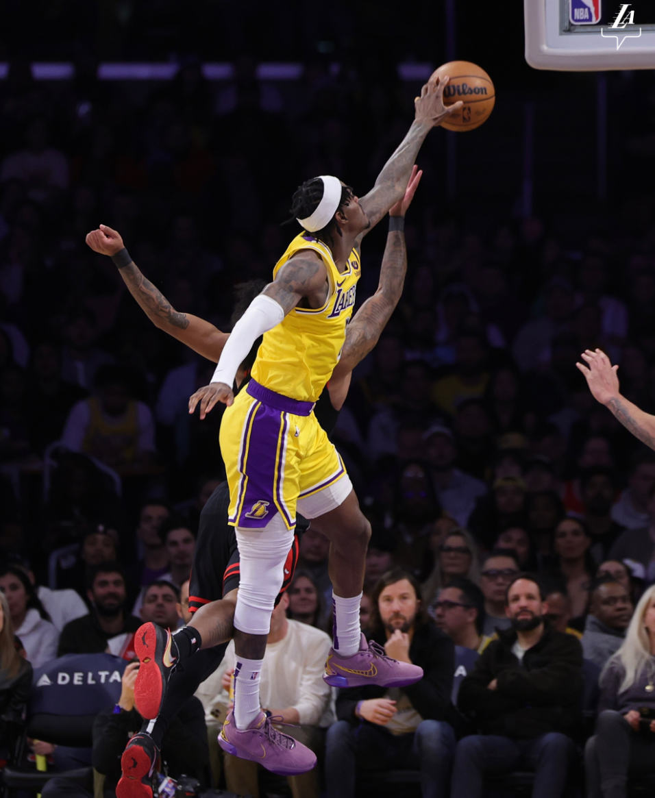 今晨突围战来临，洛杉矶湖人围绕NBA常规赛门线救险，话题不断，训练强度明显提升的简单介绍