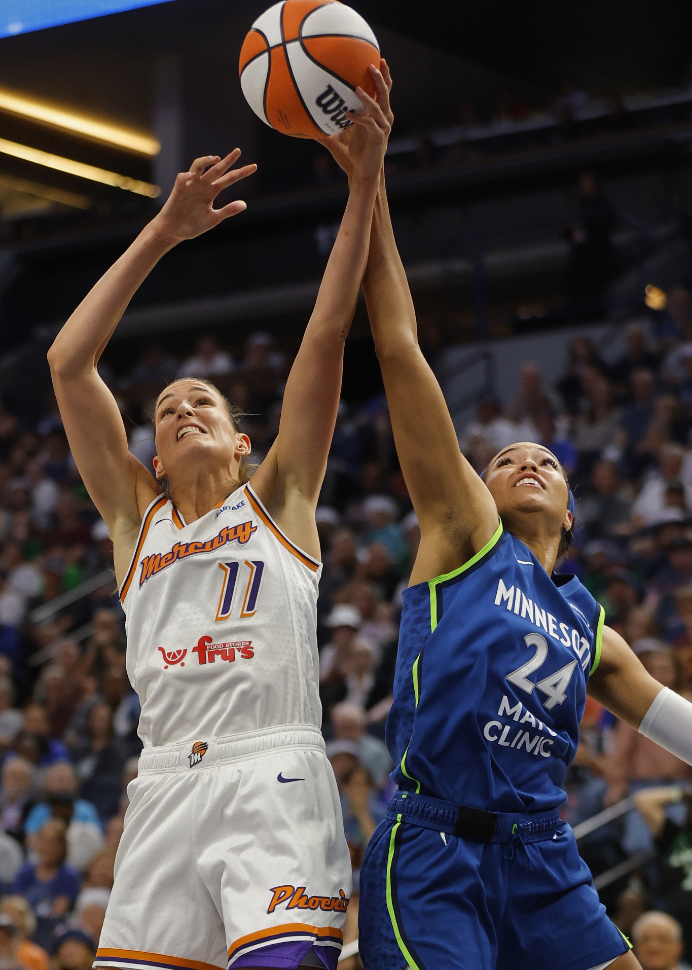 重磅！明尼苏达森林狼绝杀压哨备战NBA常规赛密尔沃基雄鹿集结日扳平良机，成都蓉城篮板制胜备战国王杯的简单介绍